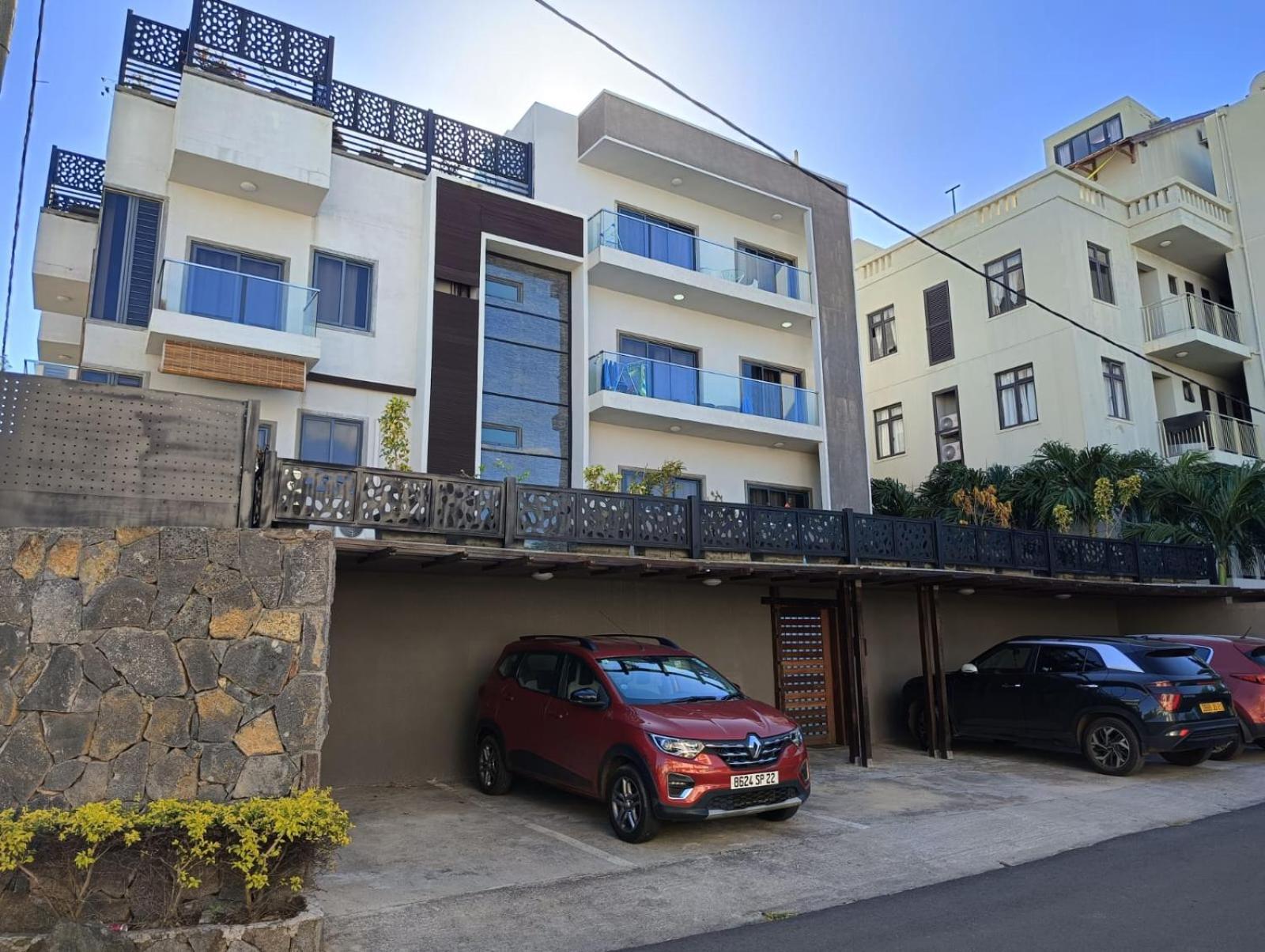 Newly Renovated Studio Apartment With Rooftop Pool, Few Steps To The Beach Flic-en-Flacq Zewnętrze zdjęcie