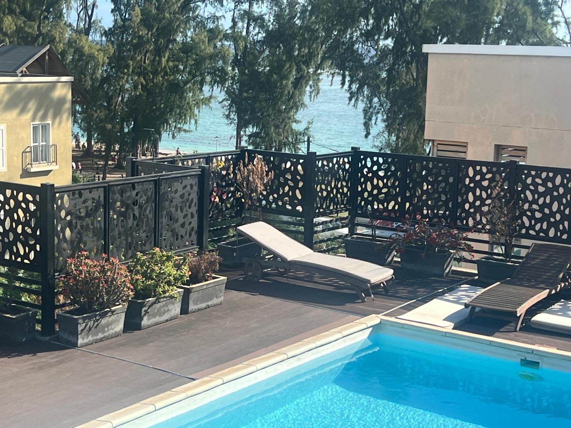 Newly Renovated Studio Apartment With Rooftop Pool, Few Steps To The Beach Flic-en-Flacq Zewnętrze zdjęcie