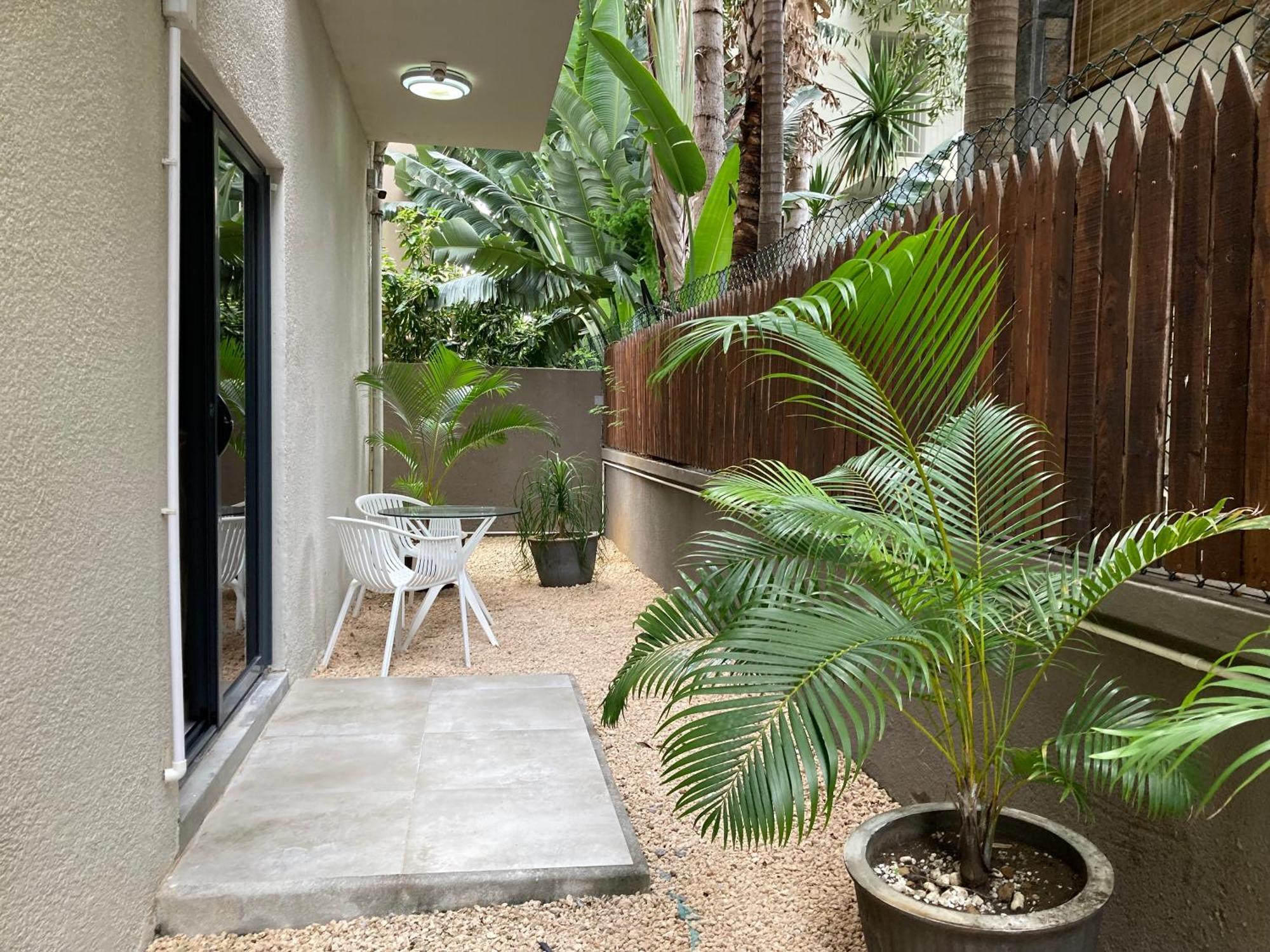 Newly Renovated Studio Apartment With Rooftop Pool, Few Steps To The Beach Flic-en-Flacq Zewnętrze zdjęcie