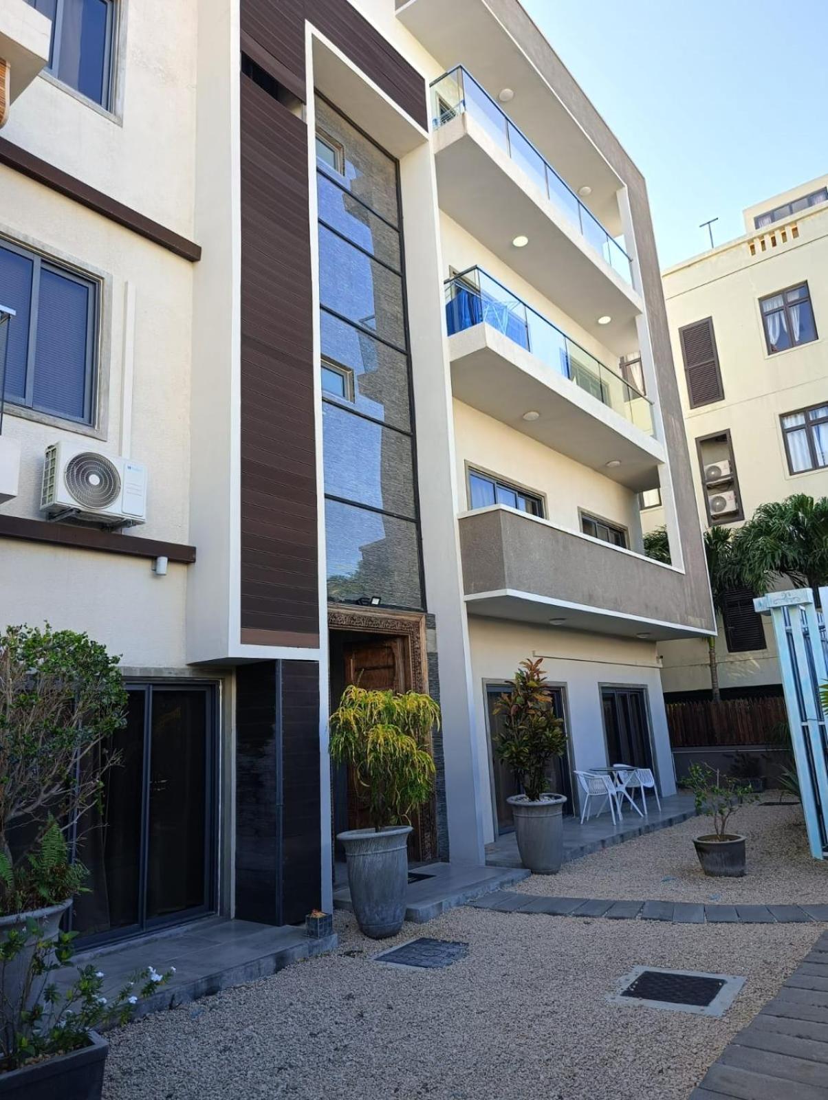 Newly Renovated Studio Apartment With Rooftop Pool, Few Steps To The Beach Flic-en-Flacq Pokój zdjęcie
